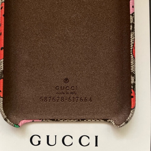 Authentic Gucci Limited Edition Strawberry Supreme Iphone 7/8 Phone Case NIB - Picture 5 of 6